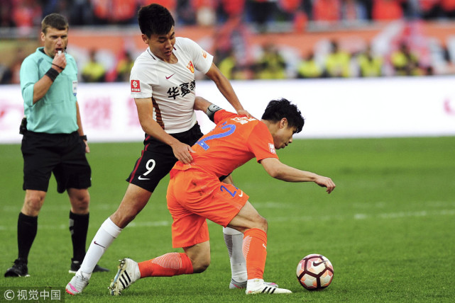 包含主场持续施压,比分差距逐渐拉开的词条 包含主场持续施压,比分差距逐渐拉开的词条